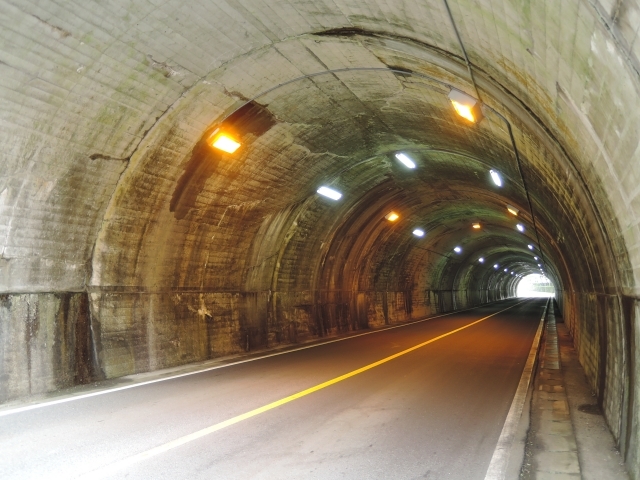トンネルの照明にオレンジ色と白色がある理由 Radichubu ラジチューブ