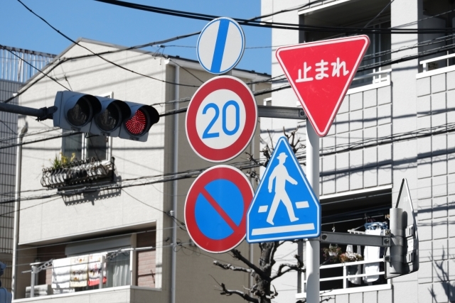 道路標識のデザインは誰がどう決める Radichubu ラジチューブ