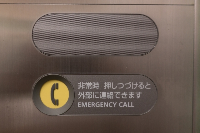 エレベーターの非常ボタンが繋がる先はどこ Radichubu ラジチューブ