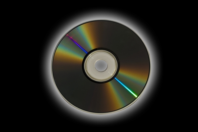 専門家に聞いた。八代亜紀さんのヌード写真付きCD販売の違法性