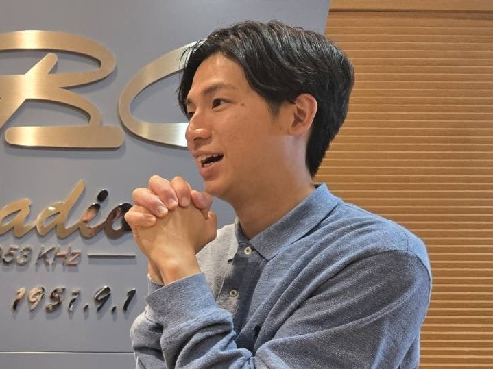 「誰かのMCになりたい」CBC佐藤楠大アナが冨岡愛の路上ライブから抱いた夢