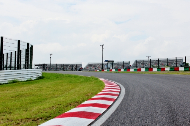 ゴールデンウィークの鈴鹿サーキットで20台の「働くのりもの」がパレード!