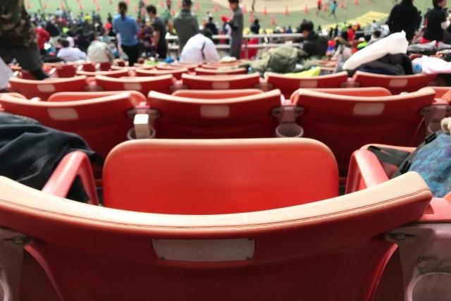 野球観戦中に、後ろの席からこんな会話が聞こえてきたらどうする?