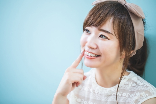 歯もデコる時代へ。若者に人気の「ティースジュエリー」とは