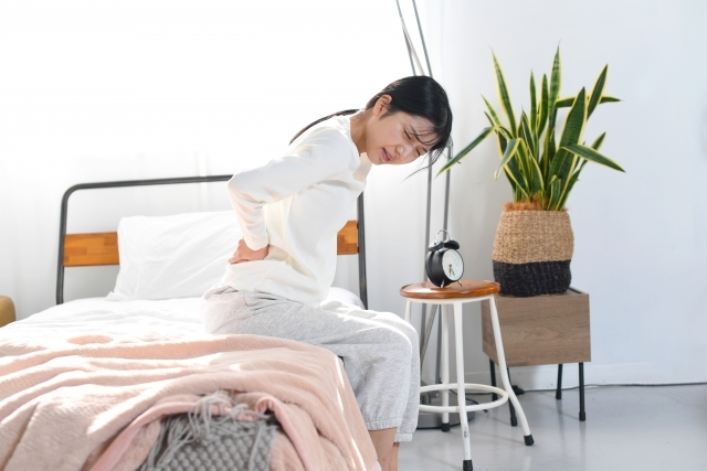 専門医が解説!「ぎっくり腰」の対処法と予防法
