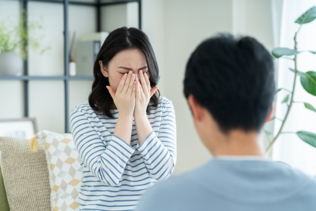なぜ?自分から距離を置いた彼女が別れ話で大泣きした理由