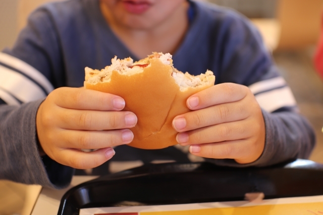 現実的な対策案はあるのか?マクドナルド「ポケカ」転売問題