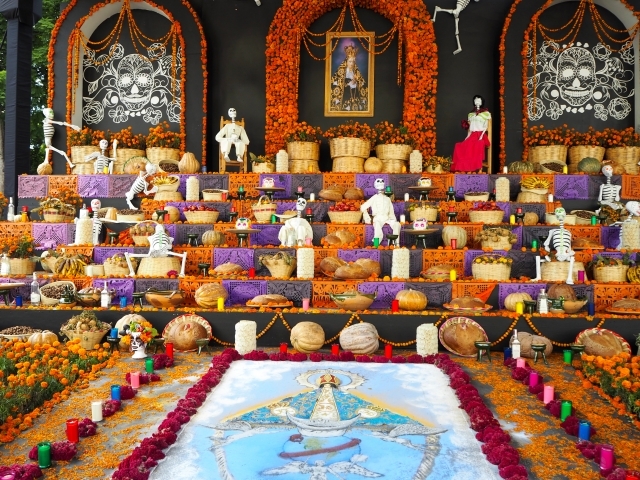 松原タニシが見たメキシコ「死者の日」。華やかな祭りと隣り合わせの死