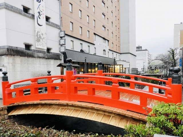 なぜ「はりまや橋」は川のない場所にかかっているの？