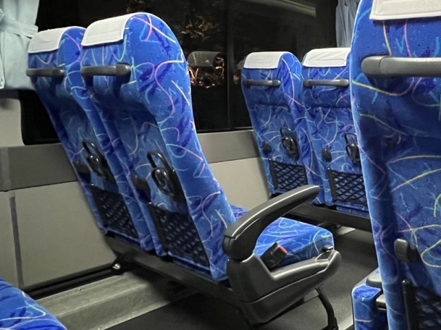 路線存続の危機も！高速バスで「相席ブロック」が増加