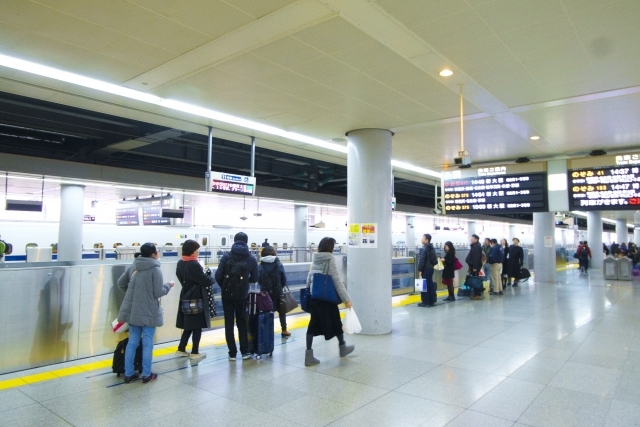 必ず乗れるのになぜホームに並ぶ？新幹線指定席への乗車