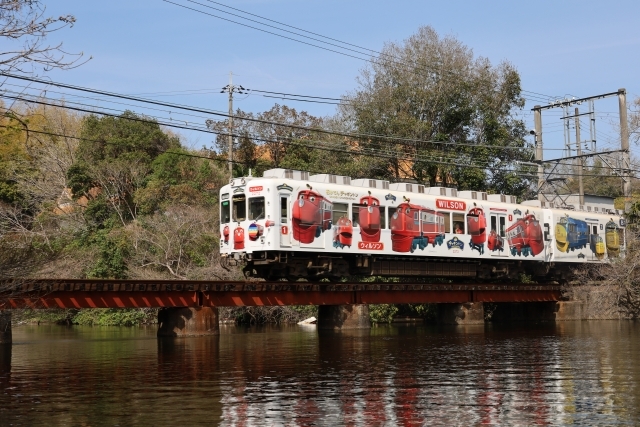 全国からの絵手紙をのせた「絵手紙電車」が行く！
