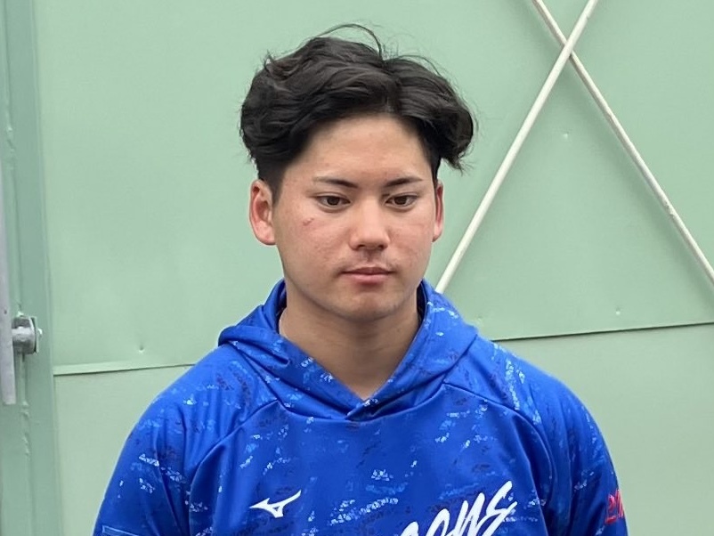 大物間違いなし。WBC強化試合で口笛を吹きながらベンチにやって来た投手