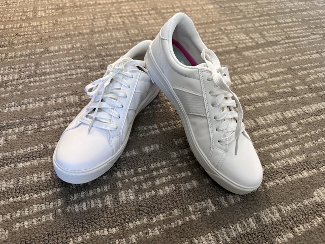 メタリックの靴を選ぶ人が増えたのはなぜ？