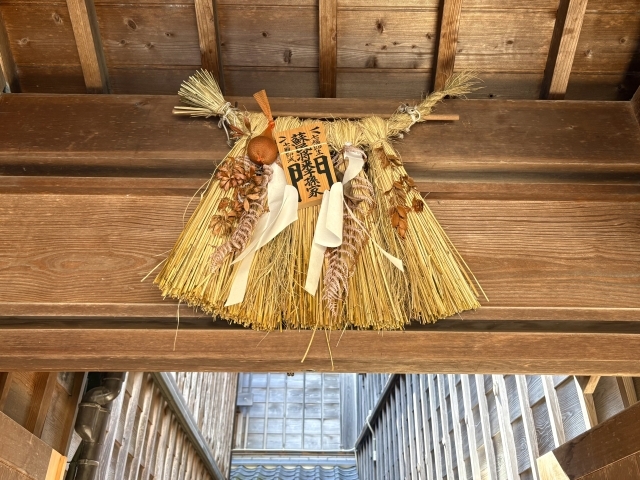 お正月のしめ縄を年中飾っている地域が存在する