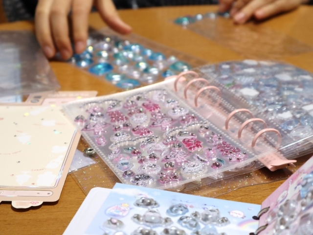 平成生まれ、令和のシール交換ブームの問題を嘆く